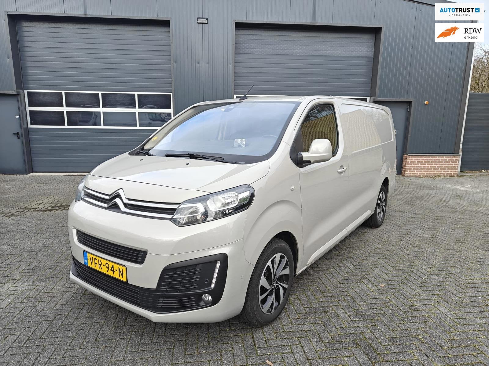 Citroen Jumpy 2.0 BlueHDI 180 XL Driver weinig km MARGE geen, Gebruikt, Citroën, Leder en Stof, Origineel Nederlands