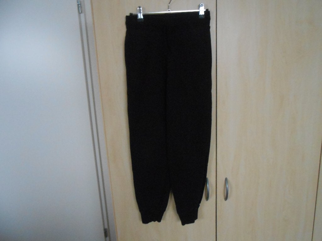 Zwarte jogging broek maat 152 van H&M, Kinderen en Baby's, Kinderkleding | Maat 152, Gebruikt, H&M, Sport- of Zwemkleding, Ophalen of Verzenden