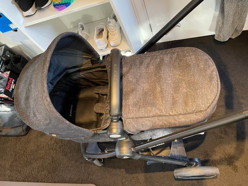 Maxi Cosi Zelia Nomad Black, Kinderen en Baby's, Kinderwagens en Combinaties, Zo goed als nieuw, Verstelbare duwstang, Maxi-Cosi