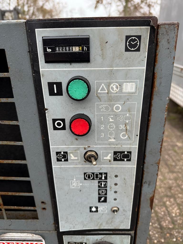 Atlas Copco Schroefcompressor met luchtdroger, Doe-het-zelf en Verbouw, Compressors, O, O, 100 liter of meer, Ophalen of Verzenden