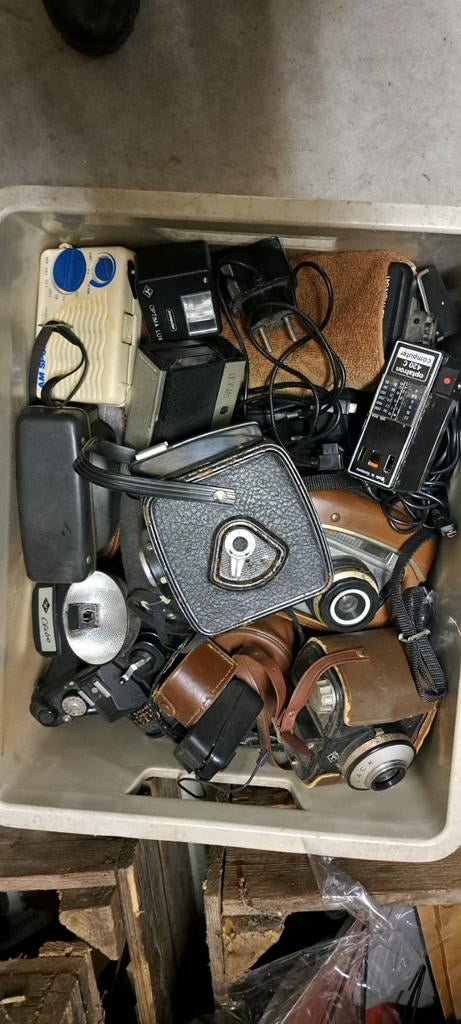 Een krat vol oude fototoestellen., Antiek en Kunst, Curiosa en Brocante, Ophalen