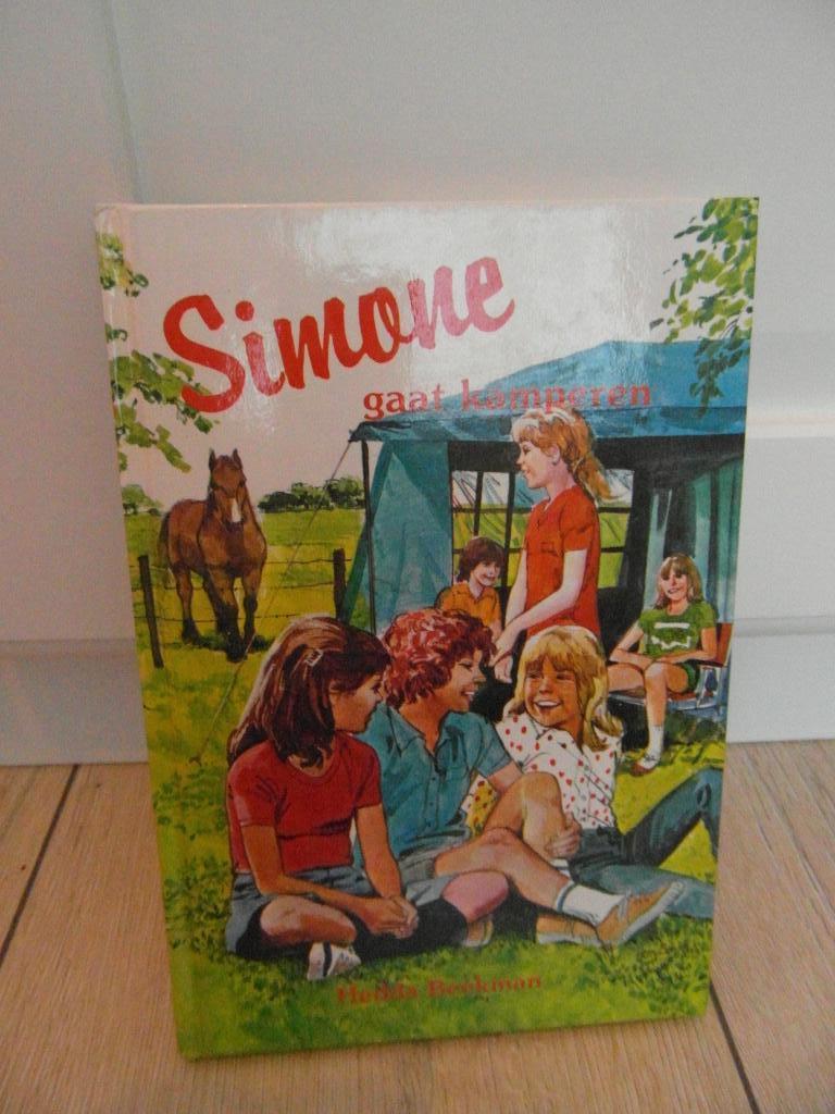 Simone gaat kamperen - Hedda Beekman, Ophalen of Verzenden, Gelezen, Hedda Beekman, Fictie algemeen