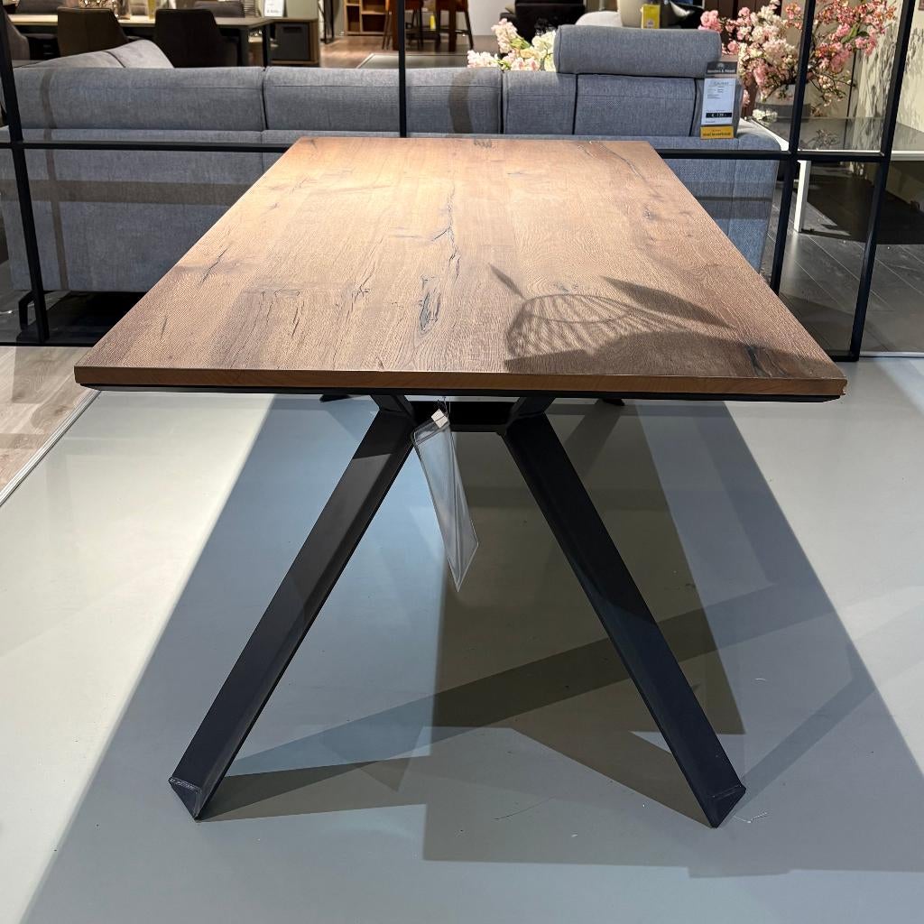 Eetkamertafel Cubo Henders en Hazel, Vijf personen of meer, Eikenhout, Rechthoekig, Nieuw