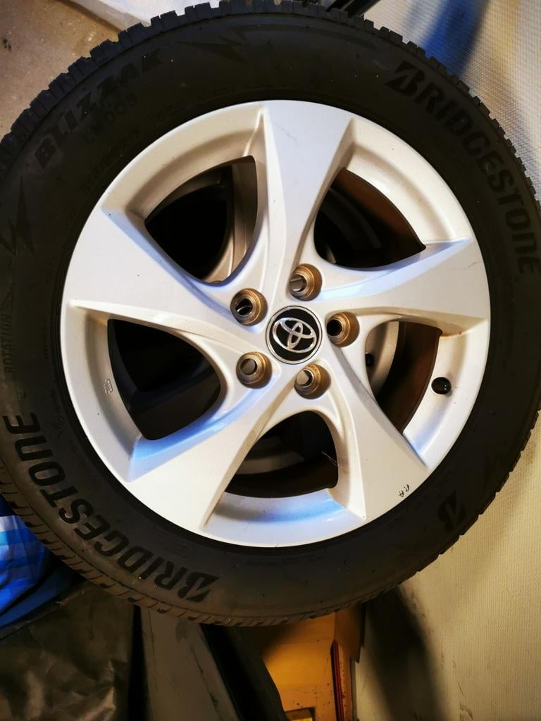 Toyota velgen set met winterbanden., Auto-onderdelen, Velg(en), 17 inch, Personenwagen, Gebruikt
