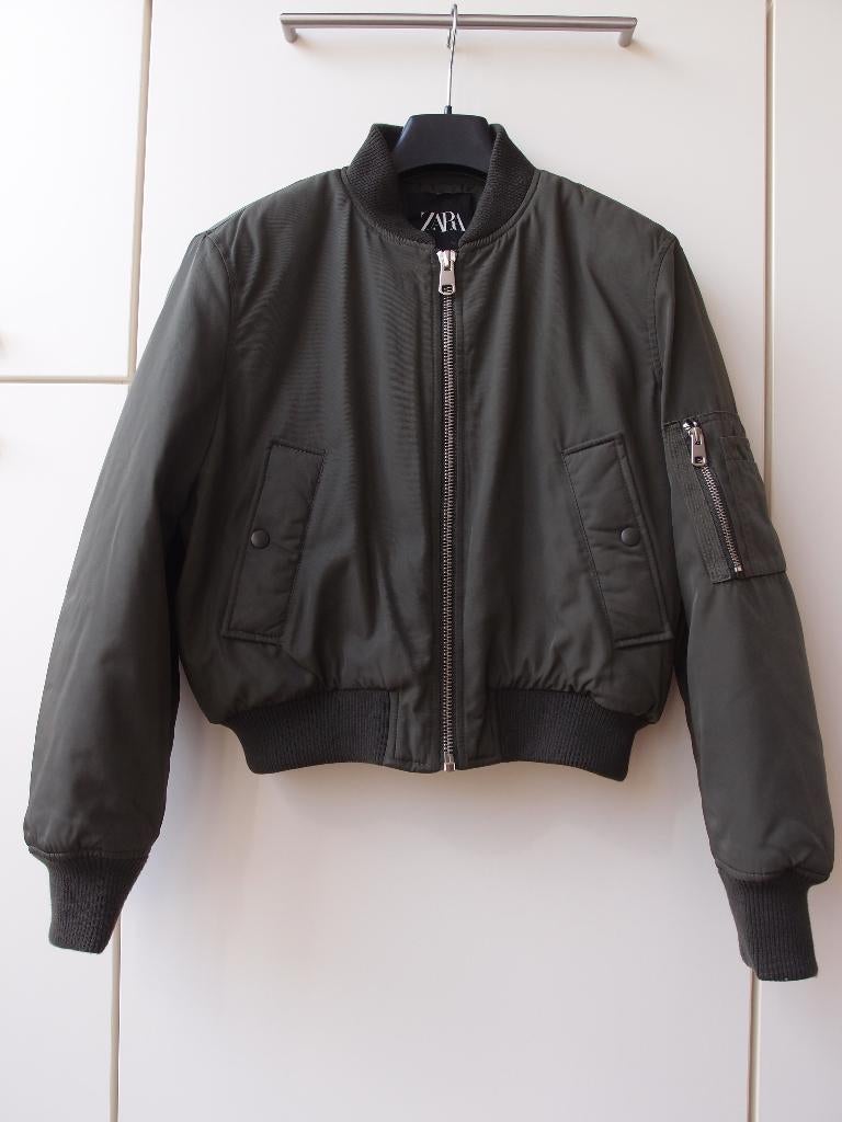 Erg mooie gevoerde Zara meisjes dames bomber jack jas S crop, Kleding | Dames, Jassen | Winter, Zara, Ophalen of Verzenden, Zo goed als nieuw