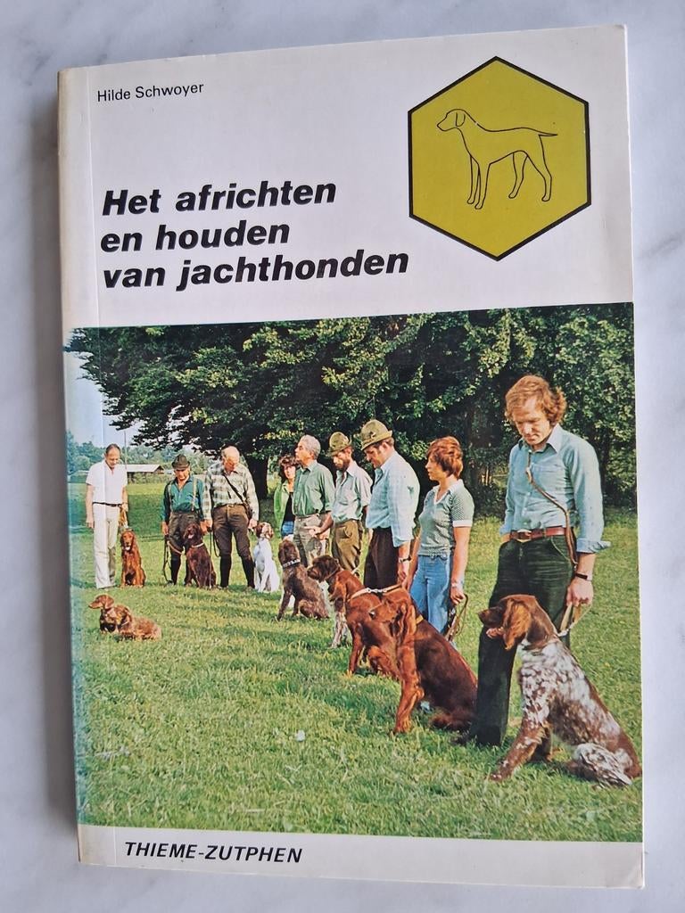 Het africhten en houden van jachthonden door Hilde Schwoyer, Ophalen of Verzenden, Zo goed als nieuw, Honden
