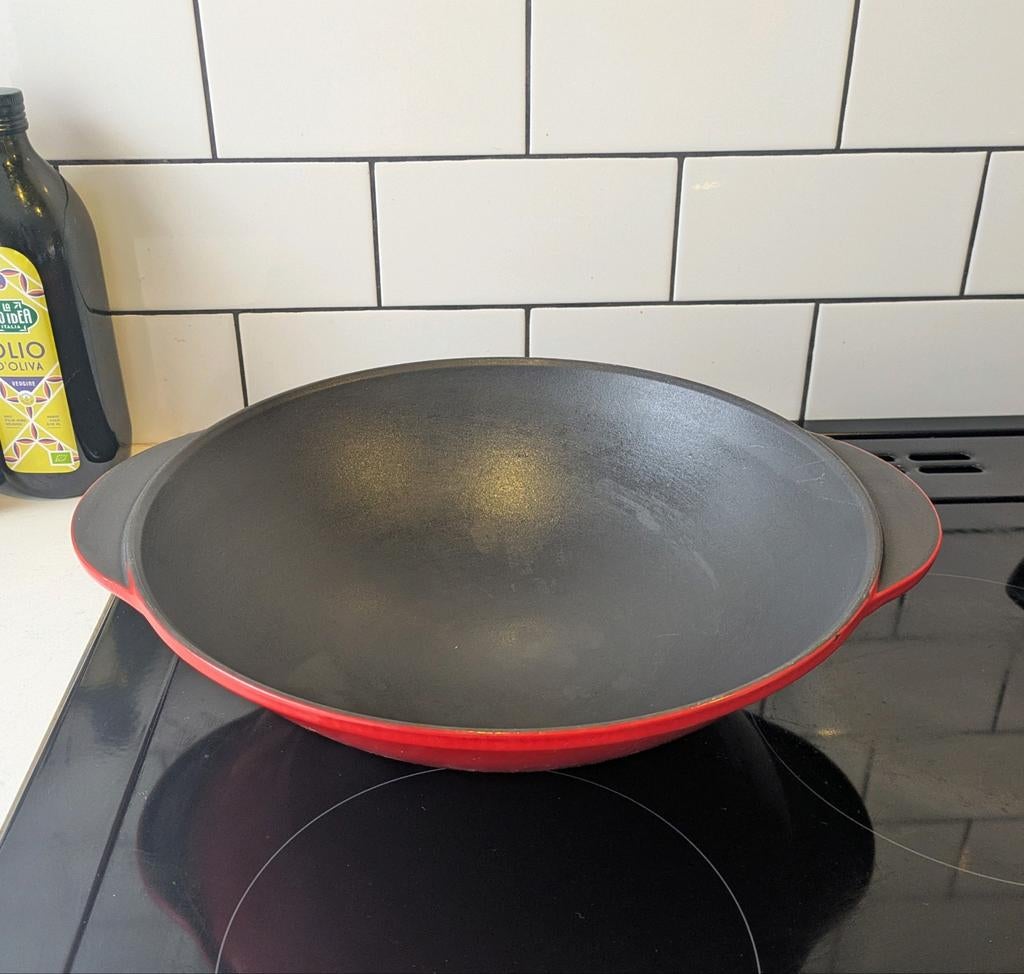 Gietijzeren en rood emaille wokpan, Ophalen, Gietijzer, Zo goed als nieuw, Keramische plaat
