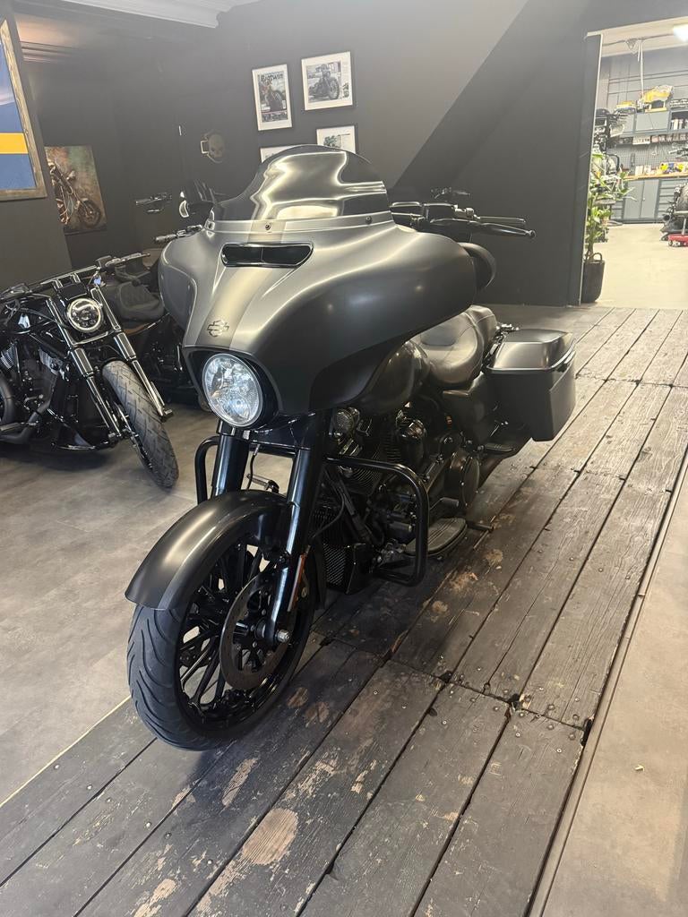 Foto 11 van Harley Davidson Street Glide Special - streetglide-Topstaat!