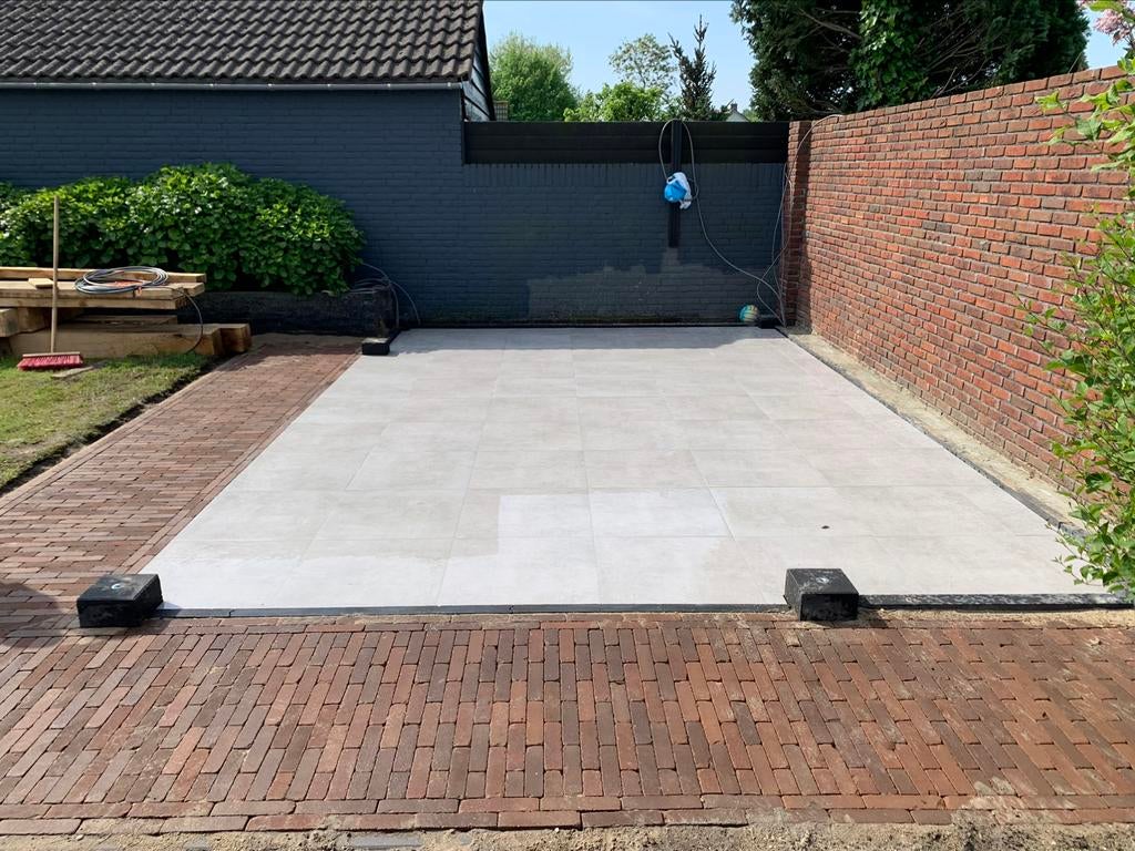 D&B bestrating/grondwerk/tegels/metselwerk/vloeren/stenen, Bestrating