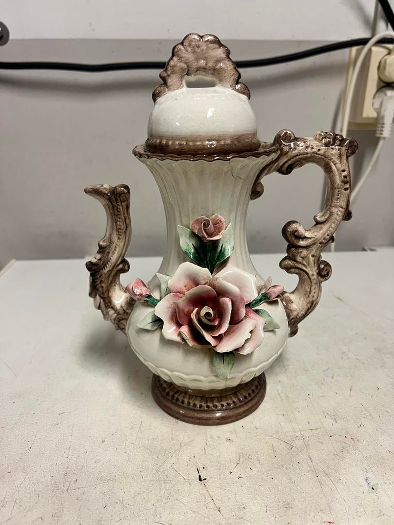 Italiaanse Capodimonte Stijl Vaas met Handgemaakte Rozen, Antiek en Kunst, Antiek | Vazen, Ophalen of Verzenden