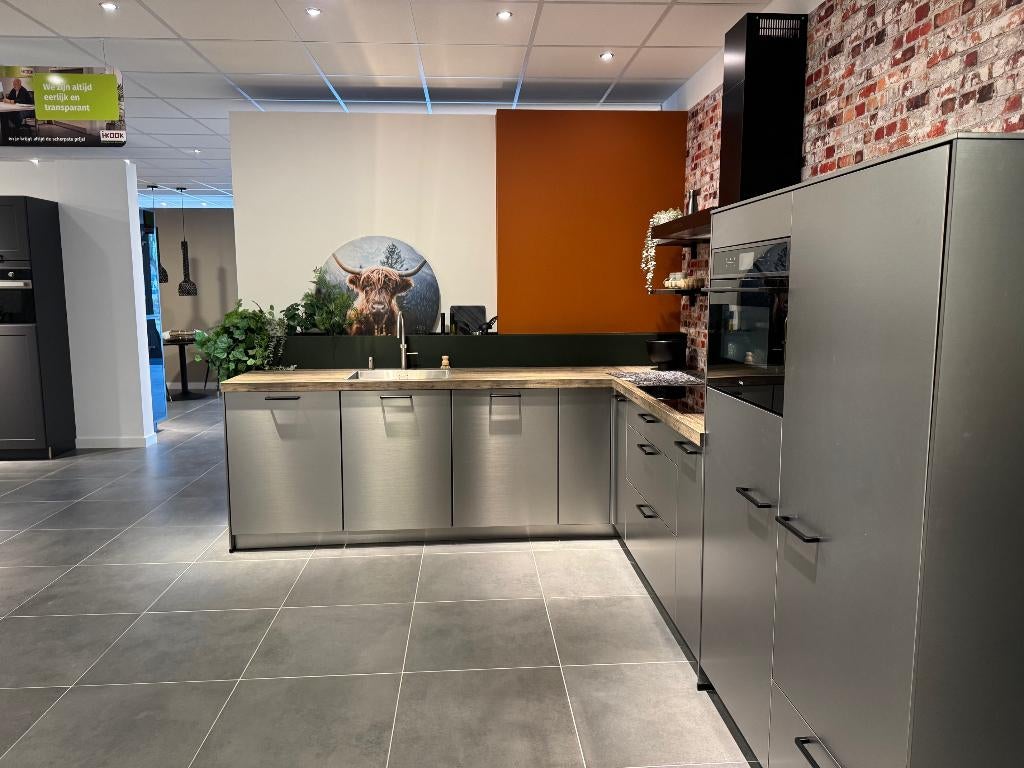 ASS-006 Nobilia Invorio decor staal geborsteld, Ophalen, Hoekkeuken, Nieuw, Hoogglans of Gelakt