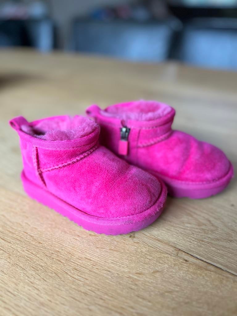 UGG Classic UltraMini-Korte laarsjes | 3 kleuren beschikbaar, Kinderen en Baby's, Kinderkleding | Schoenen en Sokken, Meisje, Ophalen of Verzenden