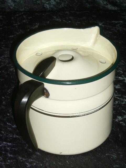 Emaille Melkkoker Creme Groen Bakeliet, Antiek en Kunst, Ophalen