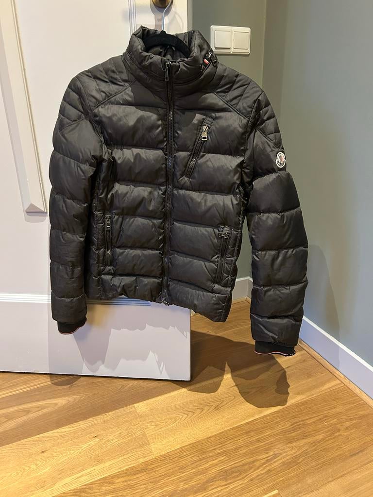 Moncler jas, Ophalen of Verzenden, Zo goed als nieuw, Jongen of Meisje, Jas