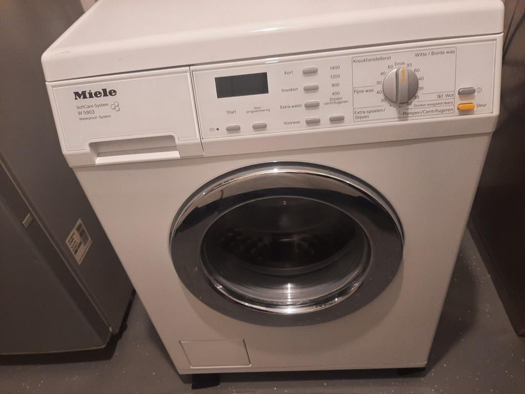 Miele W5903 wasmachine voor onderdelen., Ophalen, 1200 tot 1600 toeren, 85 tot 90 cm