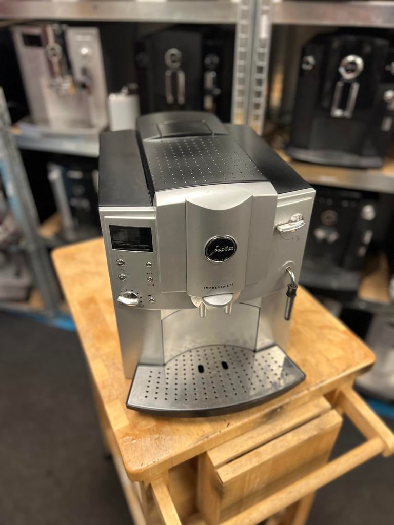 Jura e 75, Witgoed en Apparatuur, Koffiezetapparaten, Zo goed als nieuw, Gemalen koffie, Koffiebonen, Koffiemachine, 10 kopjes of meer