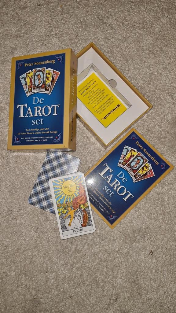 De tarot set met gids - Petra Sonnenberg, Boeken, Ophalen of Verzenden, Zo goed als nieuw, Tarot of Kaarten leggen, Petra Sonnenberg