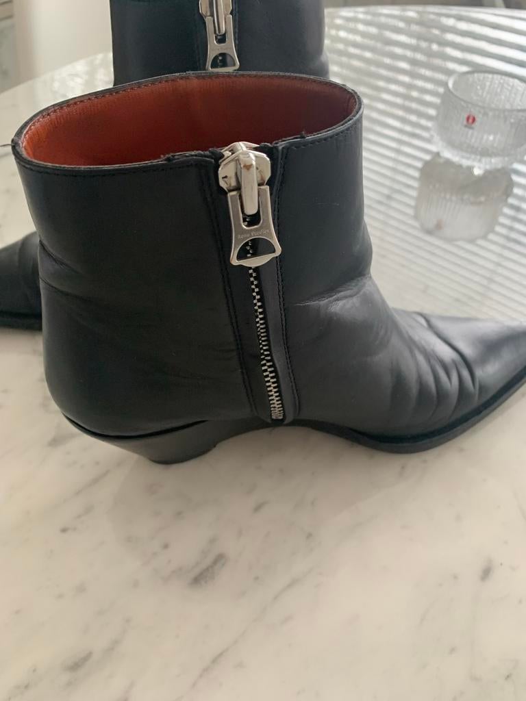 Acne Studios laarzen kort....36, Kleding | Dames, Schoenen, Ophalen of Verzenden, Zo goed als nieuw, Zwart, Hoge laarzen
