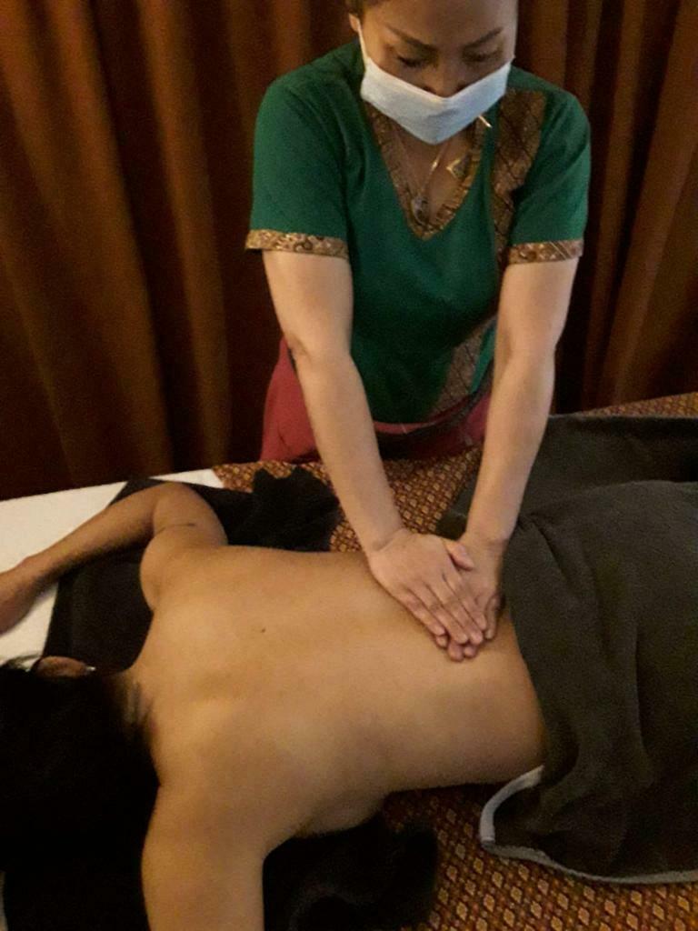 Thaise massage, Diensten en Vakmensen