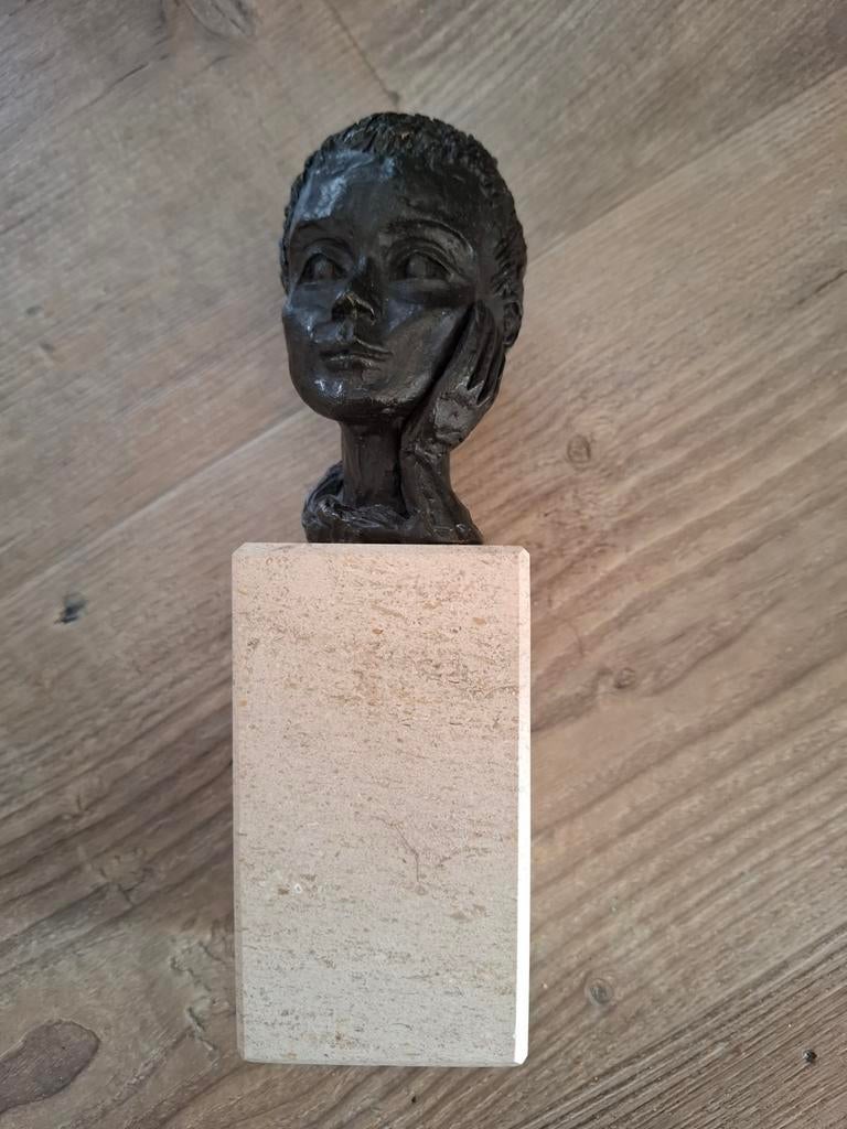 beeldje van ASTRID VELDHUYZEN, Ophalen, Mens