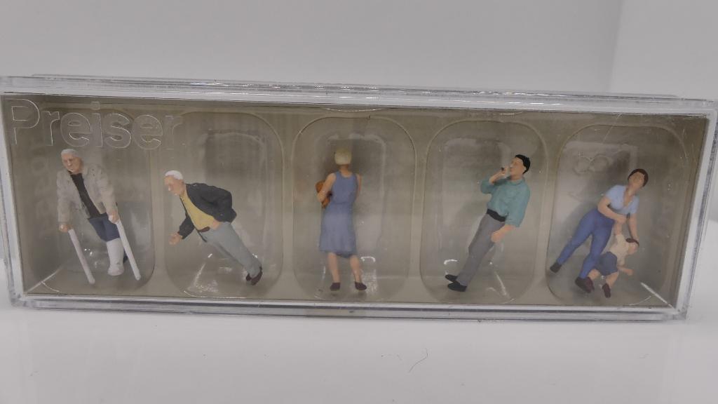 F3) Preiser figuren H0 Passanten ovp 10454, Hobby en Vrije tijd, Modeltreinen | H0, Overige merken, Overige typen, Nieuw, Ophalen of Verzenden