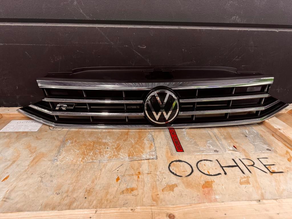VW Passat B8 Facelift r line grill met de logo, Gebruikt, Ophalen of Verzenden, Bumper, Volkswagen