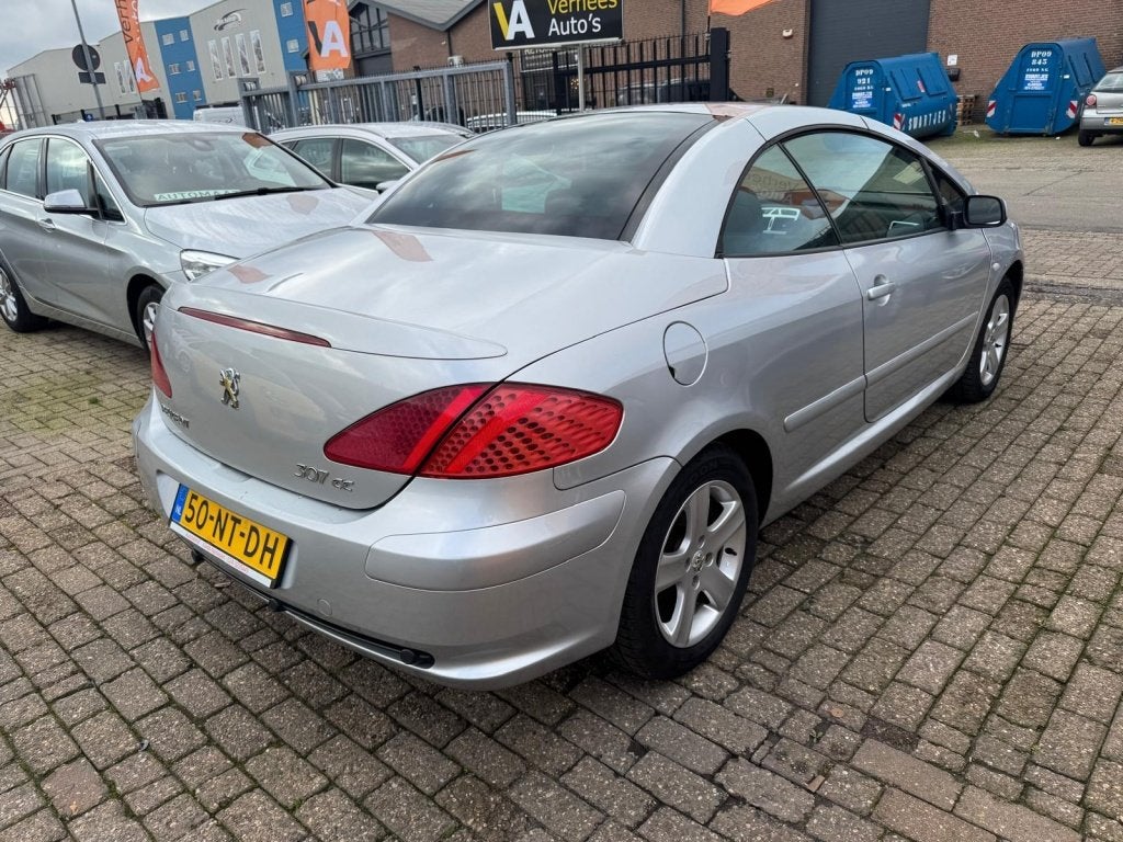 Peugeot 307 CC 1.6-16V (bj 2004), Auto's, Peugeot, 730 kg, Gebruikt, Zwart, 4 cilinders