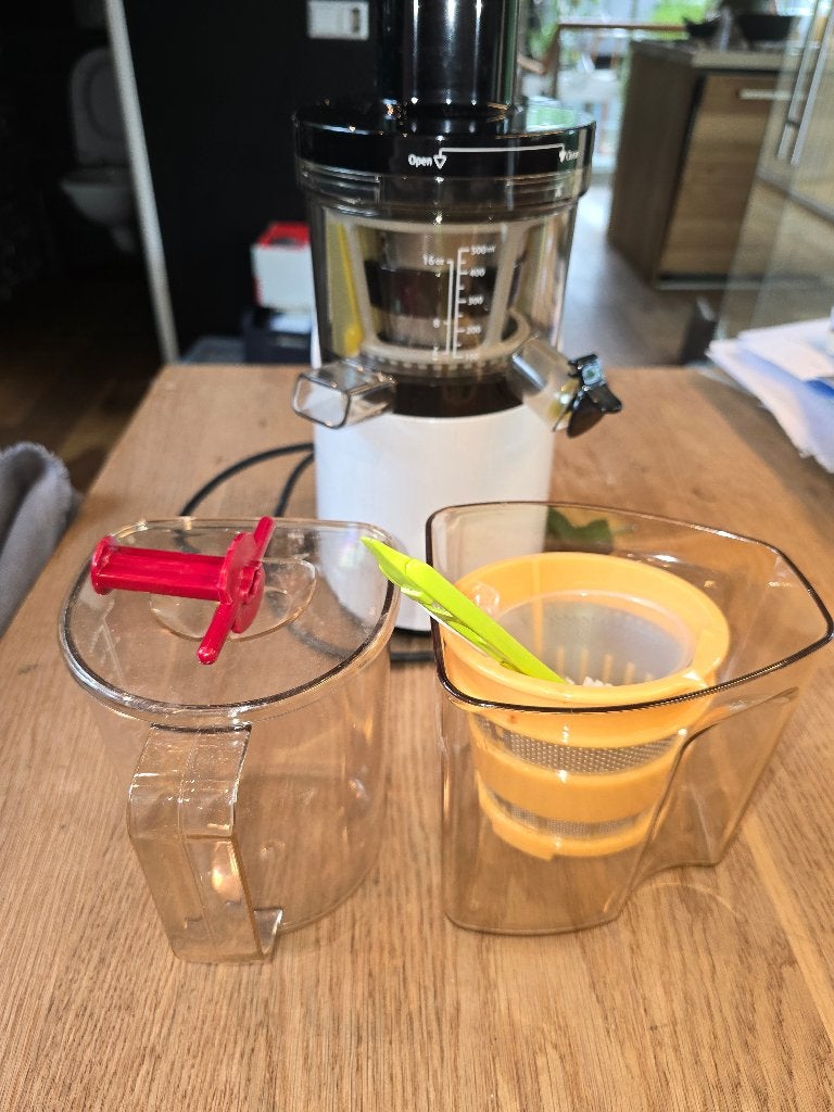 slowjuicer Hurom, nagenoeg ongebruikt + div. hulpstukken, Ophalen, Overige typen, Zo goed als nieuw, Wit