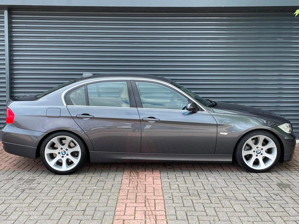 BMW 3-serie 330i High Executive Trekhaak | Navi | Youngtimer, Auto's, BMW, Achterwielaandrijving, Gebruikt, Beige, 259 pk