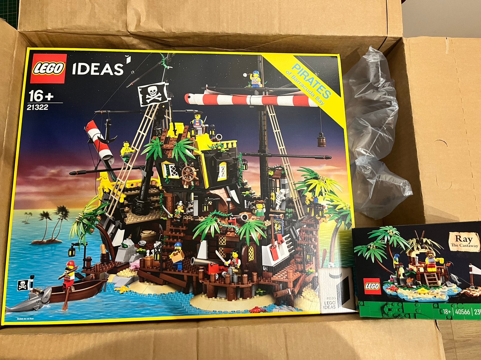 Lego 21322-Pirates of Barracuda Bay & 40566-Ray the Castaway, Nieuw, Ophalen of Verzenden, Ideas, Complete set