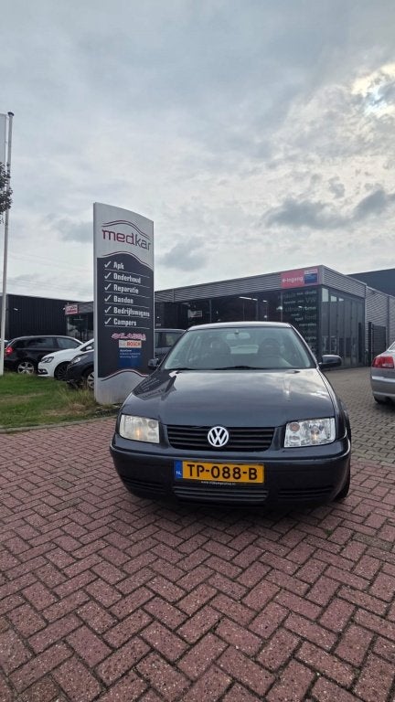 Volkswagen Bora 1.6-16V Sportline (bj 2001), foto 2