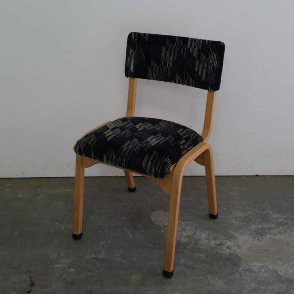34 Stoelen Stof en 52 Kunststof, Gebruikt, Overige kleuren, Ophalen of Verzenden, Stof