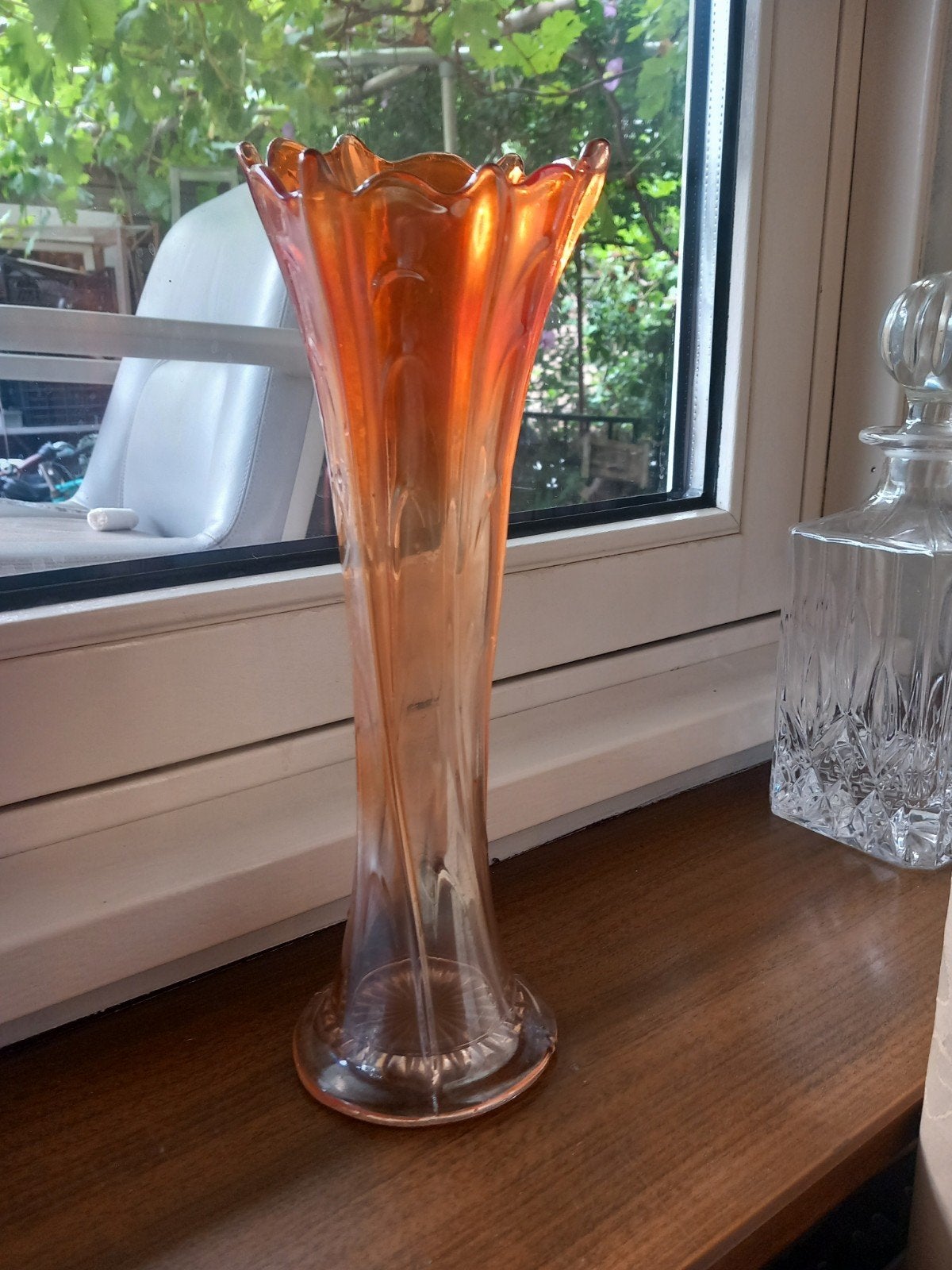 Vintage Oranje Iriserende Glazen Vaas - 29,5 cm hoog, Antiek en Kunst, Ophalen of Verzenden