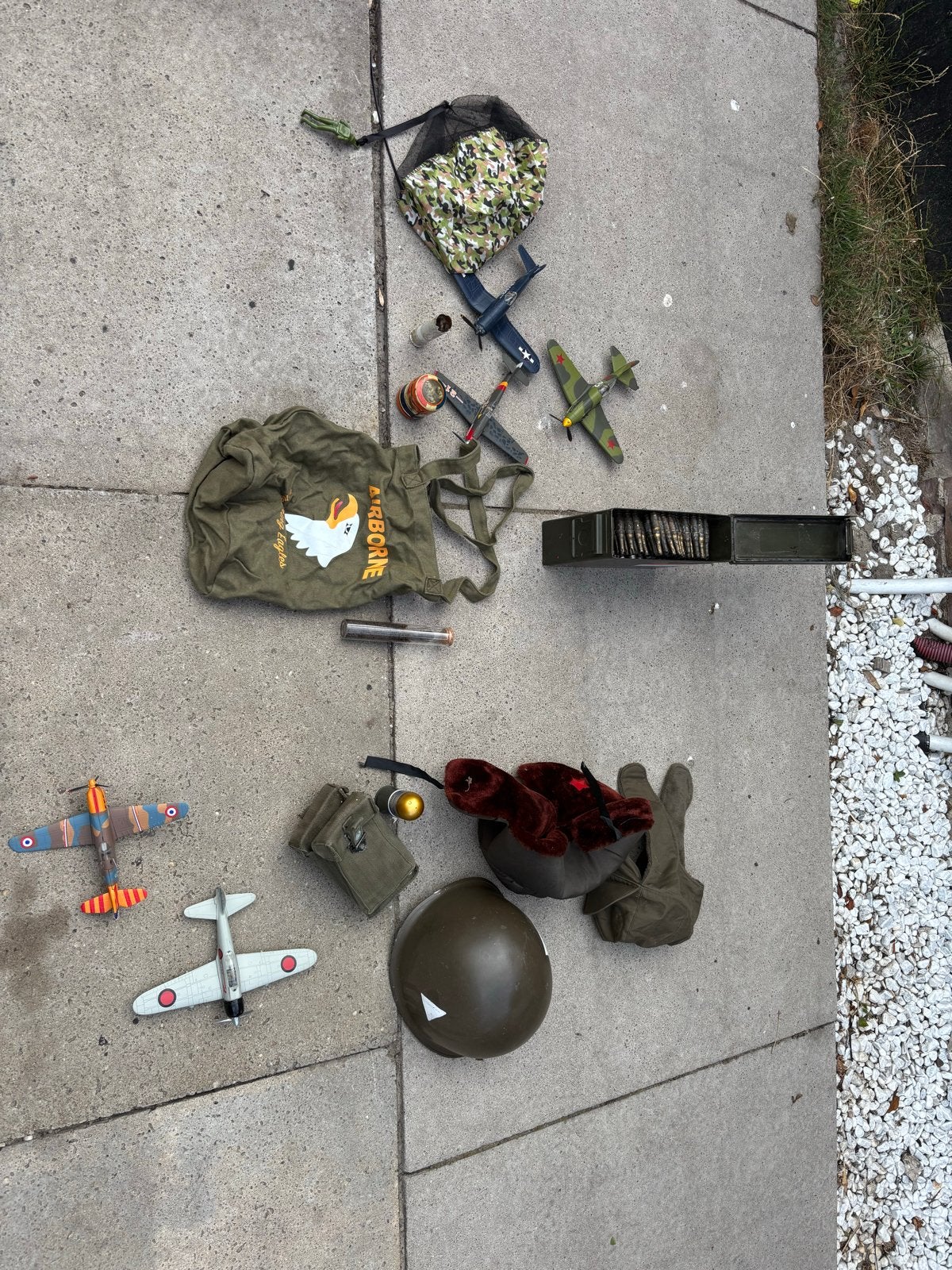 Ww2 Militaria Collectie: Helm, Munitiekist, Vliegtuigjes etc, Ophalen, Overige soorten, Overige gebieden, Overige typen