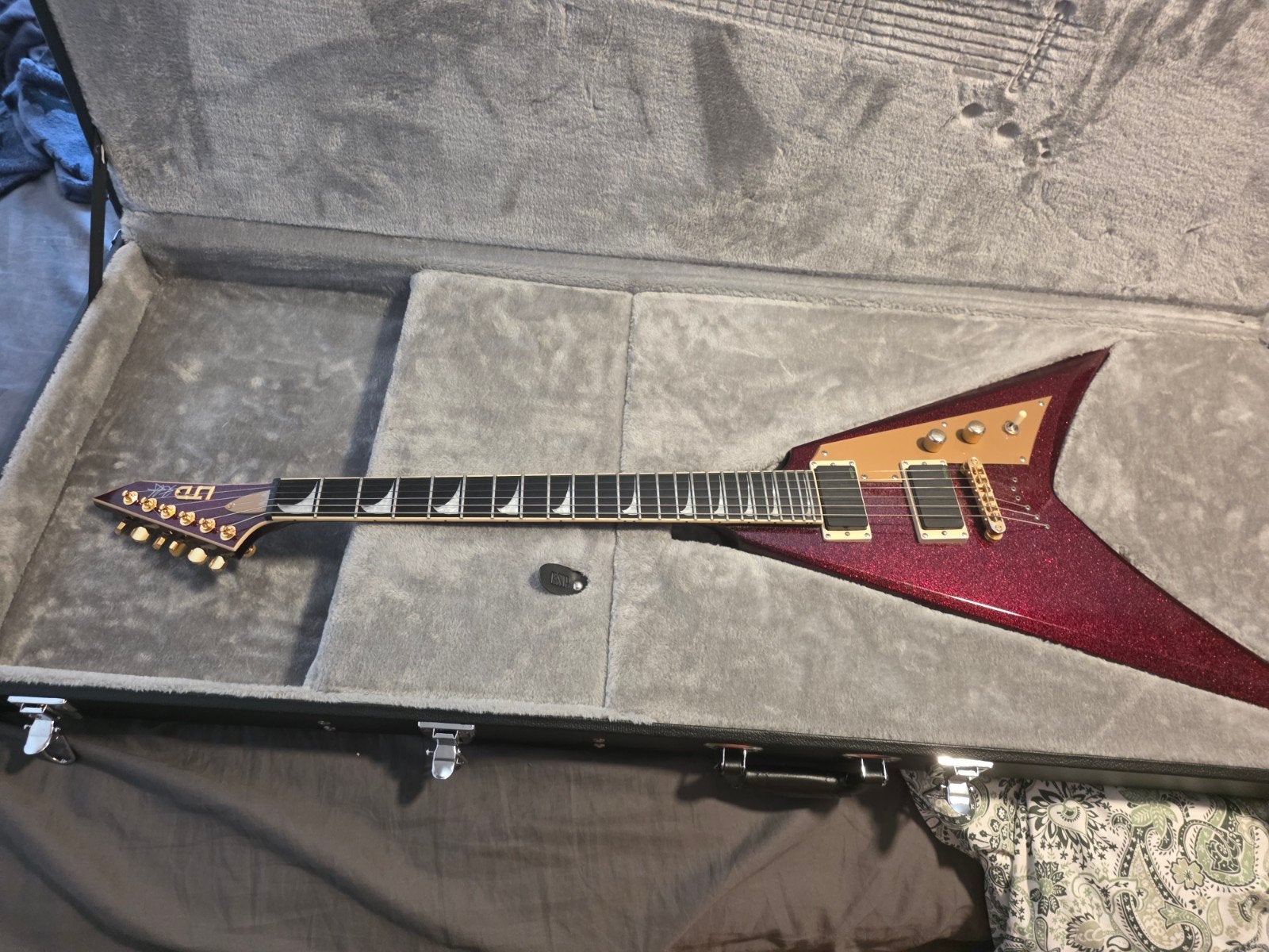 ESP LTD KH-V - Red Sparkle, Kirk Hammett Signature Guitar, Muziek en Instrumenten, Ophalen, Zo goed als nieuw, Solid body, Overige merken