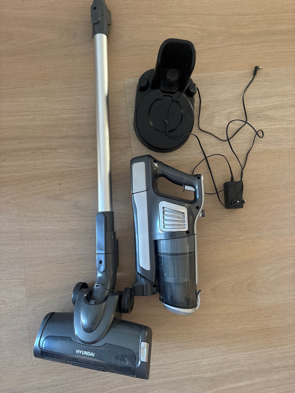 Hyundai Steelstofzuiger met Oplaadstation, Witgoed en Apparatuur, Ophalen, Gebruikt, Draadloos, Reservoir