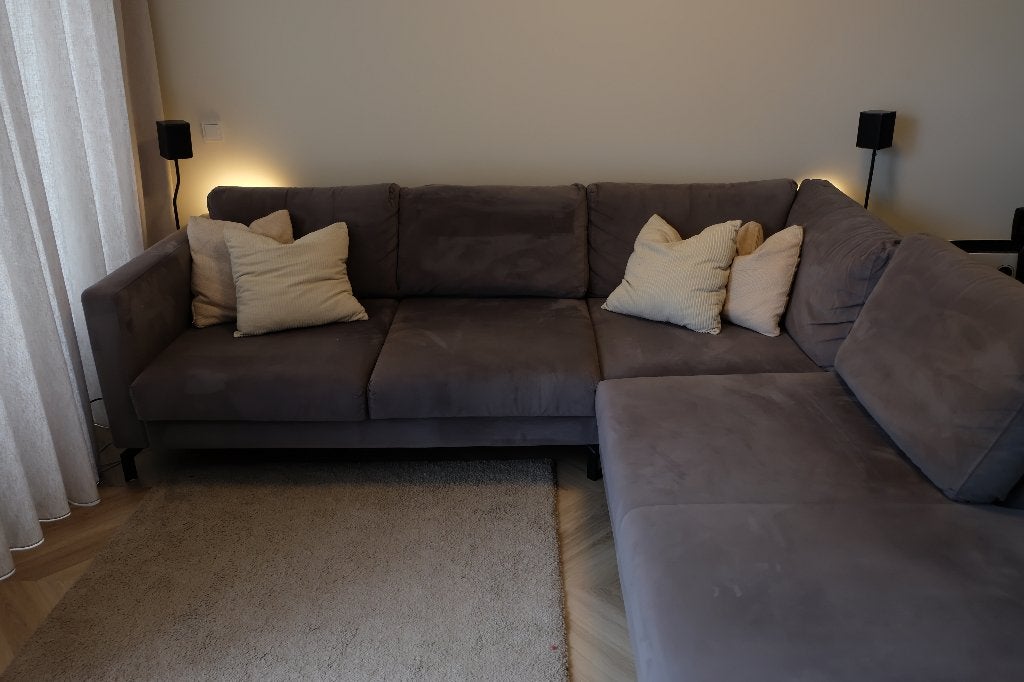 Grijze fluwelen hoekbank met chaise longue (265 x 230 cm), Ophalen, 250 tot 300 cm, Zo goed als nieuw, Mondern Chaise Lounge