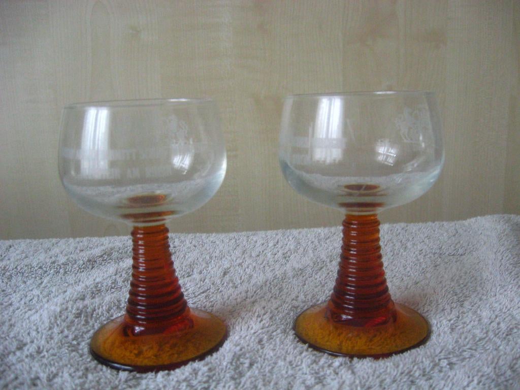 2 wijnroemers (bruine voet), Antiek en Kunst, Antiek | Glas en Kristal, Ophalen of Verzenden