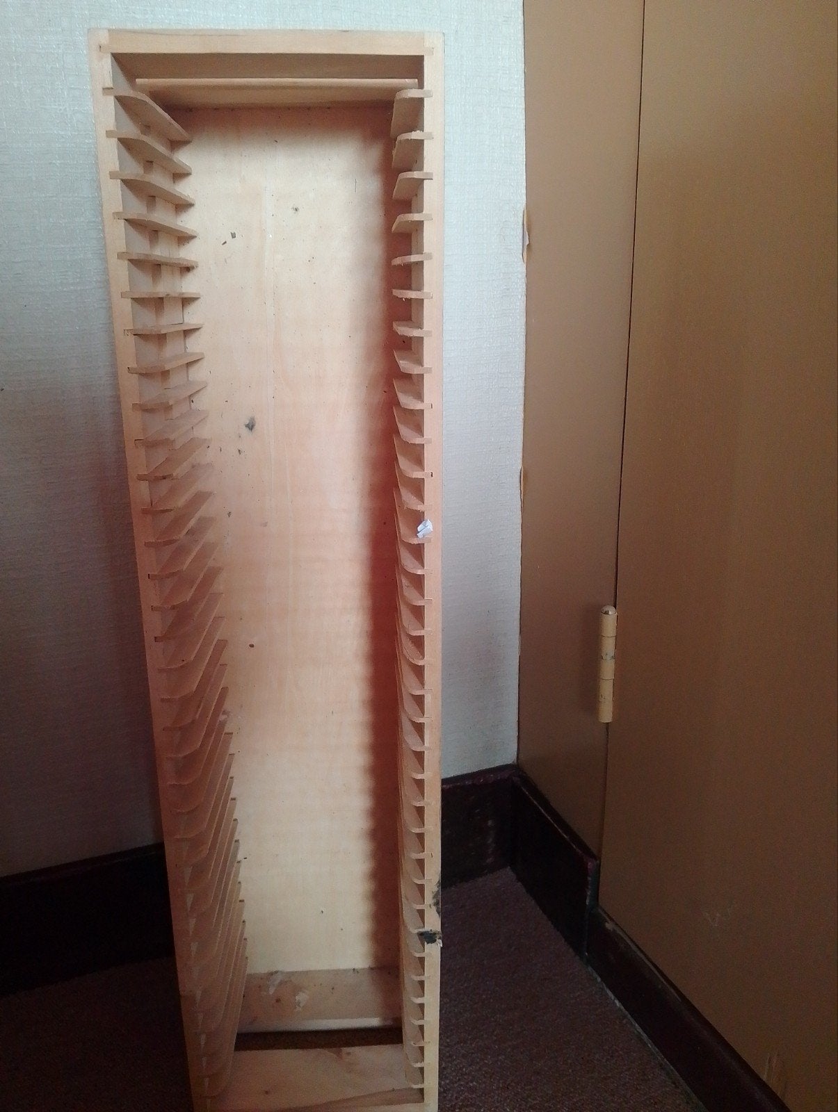Houten CD rek, voor 35 CD's. Afmetingen zie foto's., Gebruikt, Ophalen of Verzenden, 25 tot 75 discs, Cd's