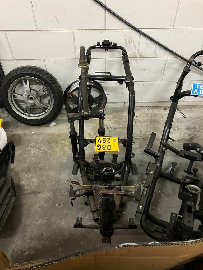 diverse frames met papieren peugeot /kymco, Ophalen, Gebruikt, Overige typen, Peugeot