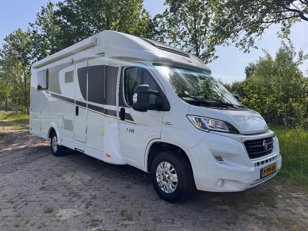 Carado T449 2015 - perfect onderhouden en vakantie klaar, Caravans en Kamperen, Campers, Ringverwarming, Fiat, 6 tot 7 meter, Luifel