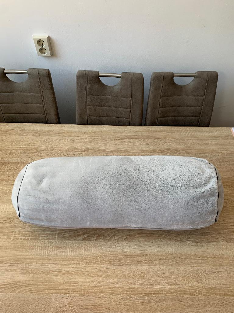 Kussen lichtgrijs langwerpig 80 cm, Ophalen of Verzenden, Zo goed als nieuw, Grijs, Cilindervormig