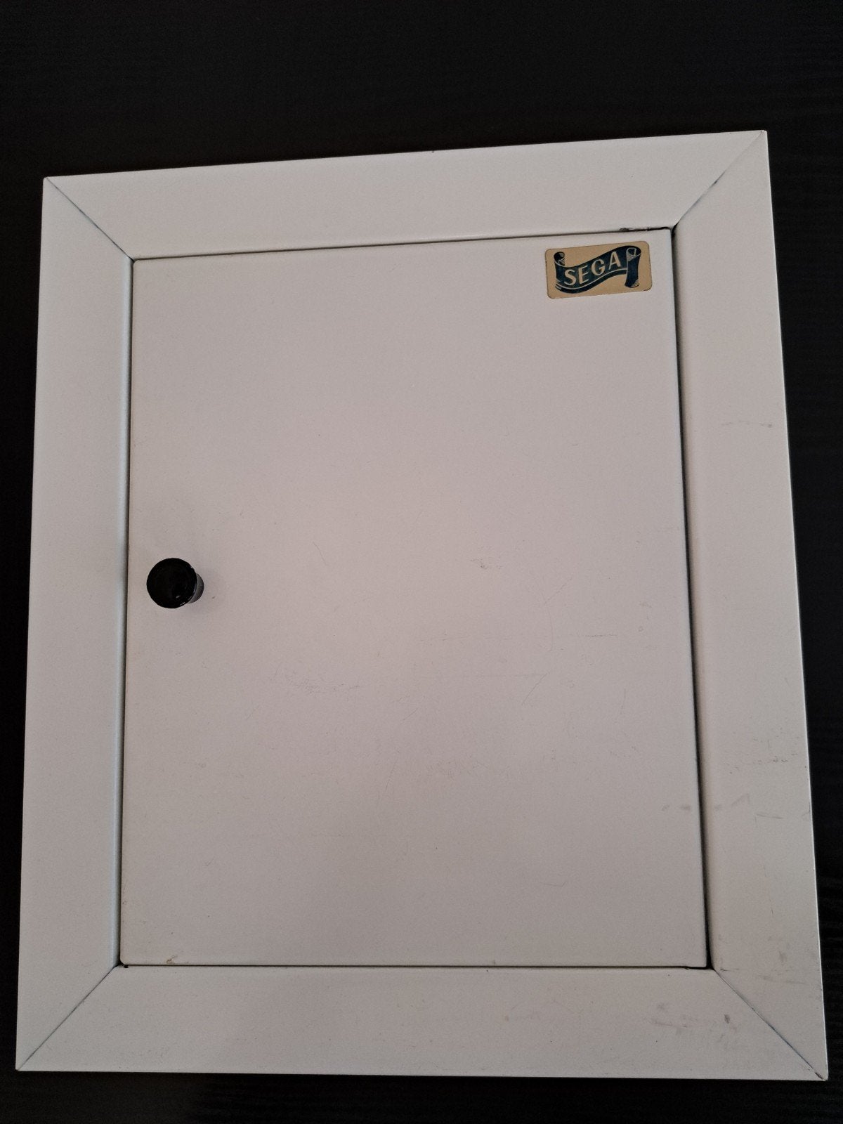 Metalen medicijnkastje met originele Sega sticker, Ophalen of Verzenden
