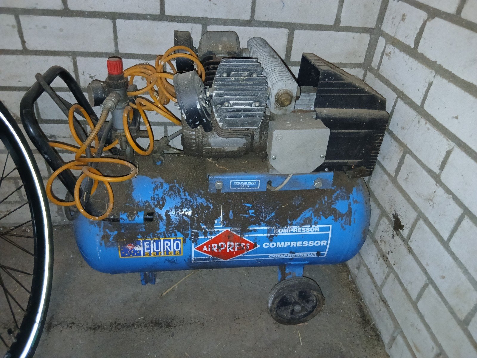 Gebruikte Airpress Compressor met Slanghaspel, Gebruikt, 6 tot 10 bar, Ophalen of Verzenden, 25 tot 100 liter