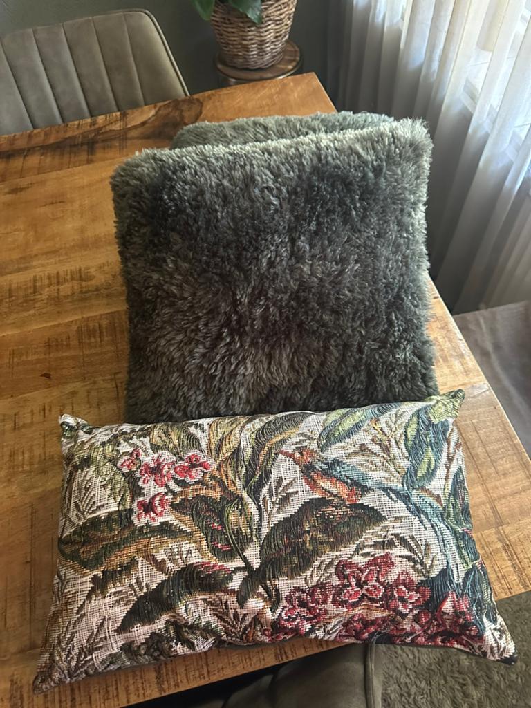 3 groene Sierkussen, Huis en Inrichting, Woonaccessoires | Kussens, Ophalen of Verzenden, Zo goed als nieuw, Groen, Vierkant