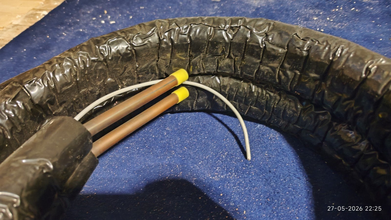 Flexibele dubbele koperen buis 15mm geisoleerd lengte 5,70 m, Ophalen of Verzenden, Overige typen