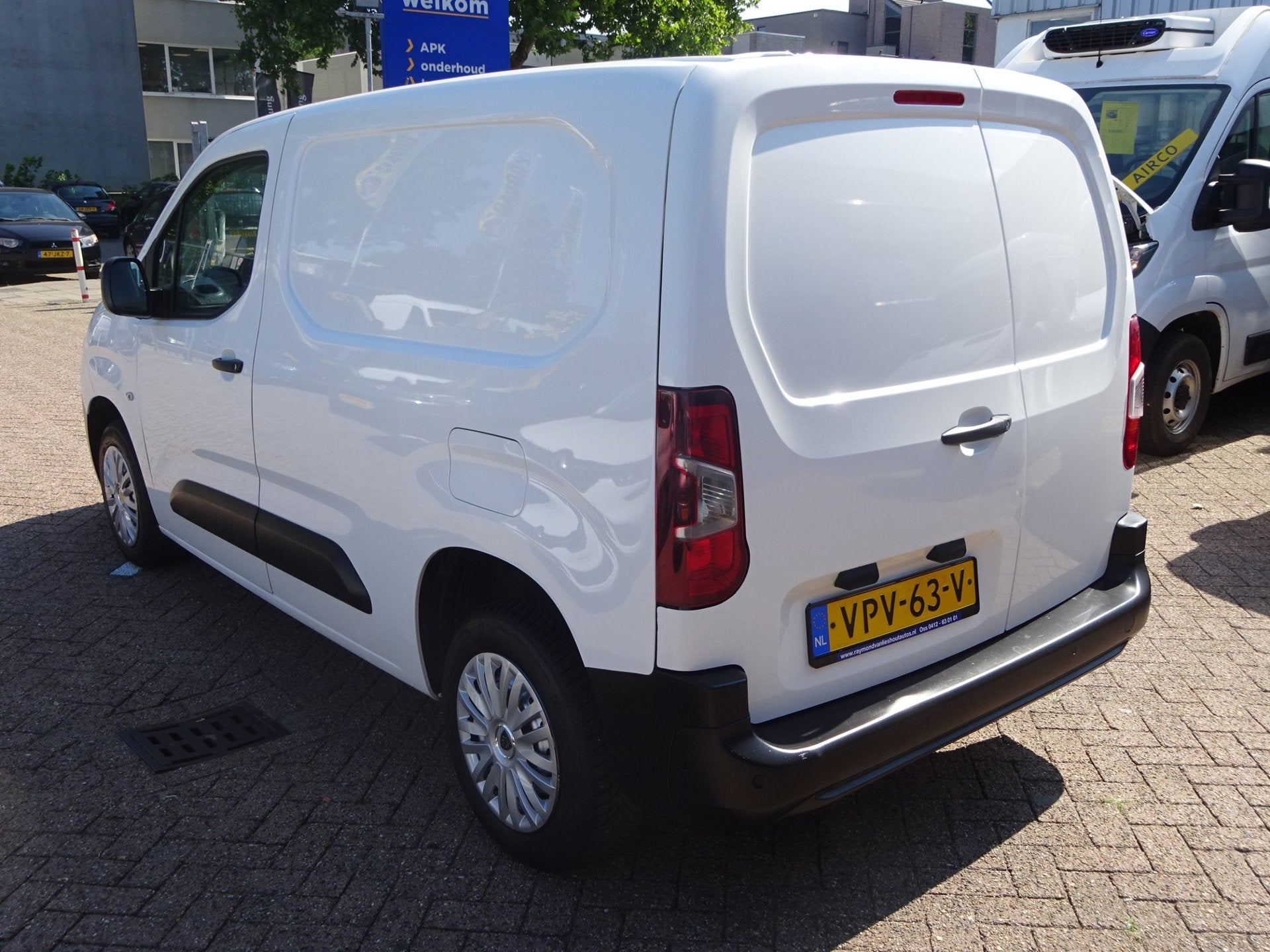 Peugeot Partner 1.2 PureTech Pro BENZINE AIRCO NAVI CRUISE C, Voorwielaandrijving, Dealer onderhouden, Gebruikt, 1199 cc