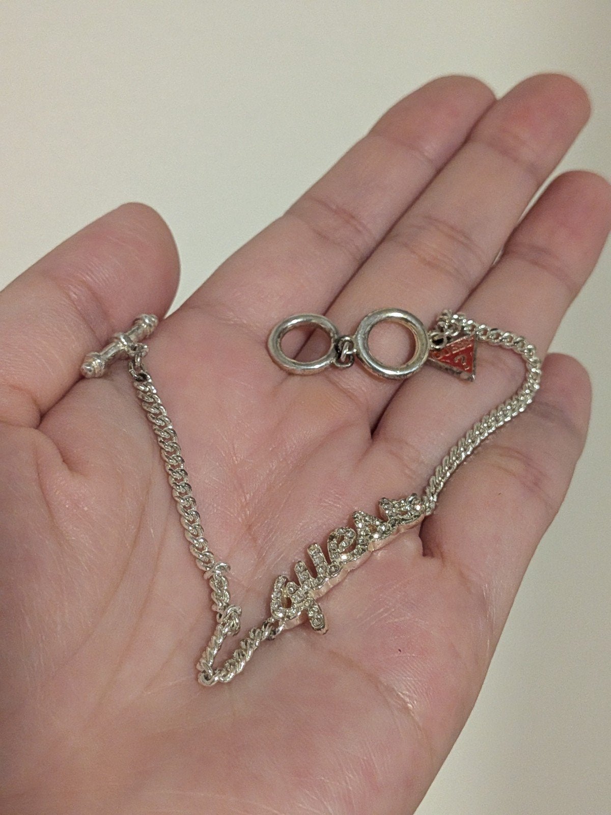 Guess armband met strass en zilverkleurige ketting, Overige materialen, Gebruikt, Ophalen of Verzenden, Zilver