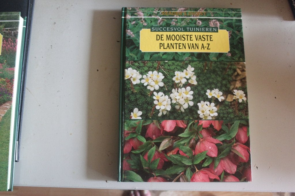 702n - 2 boeken - de mooiste vaste planten van a-z en boek -, Ophalen of Verzenden, Gelezen, Tuinieren en Tuinplanten