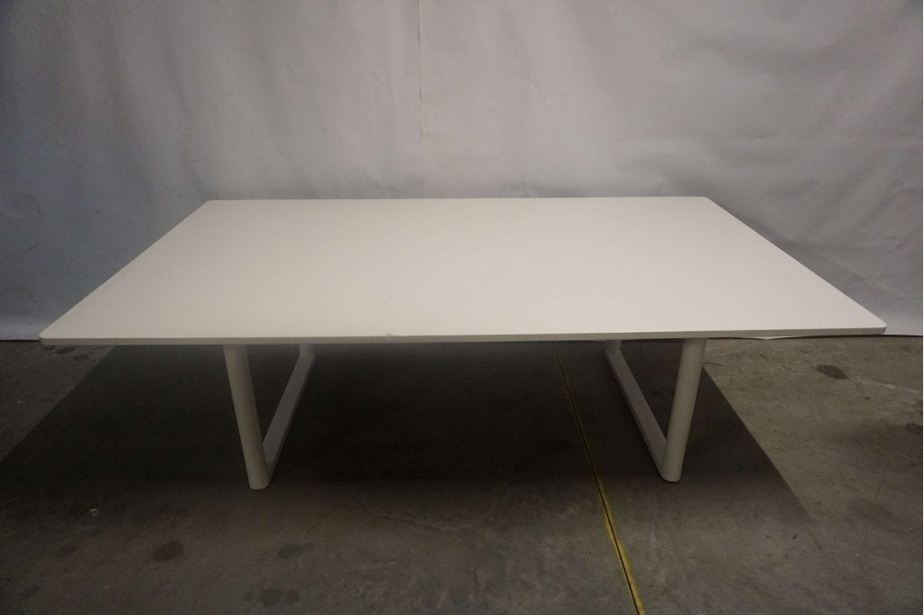 Grote vitra vergadertafel tafel | 240x140, Zakelijke goederen, Kantoor en Winkelinrichting | Kantoormeubilair en Inrichting, Niet ingevuld